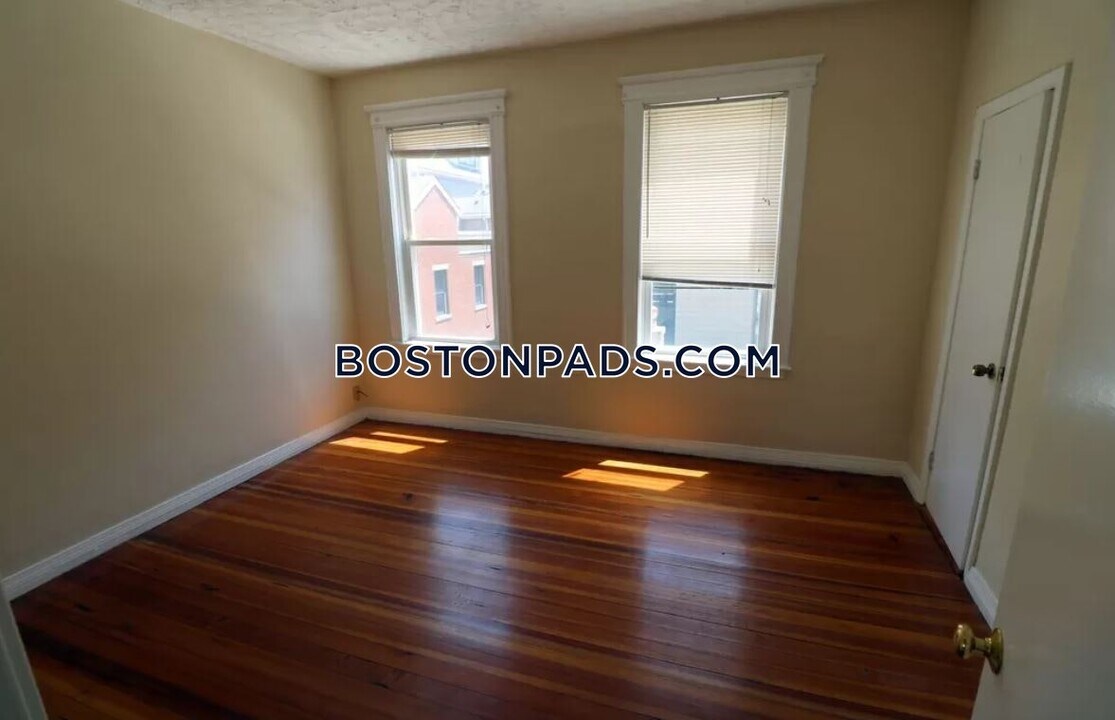 279 Broadway-Unit -2 in Cambridge, MA - Building Photo
