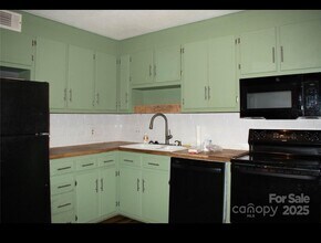 1300 Larchmont Pl in Salisbury, NC - Building Photo - Building Photo