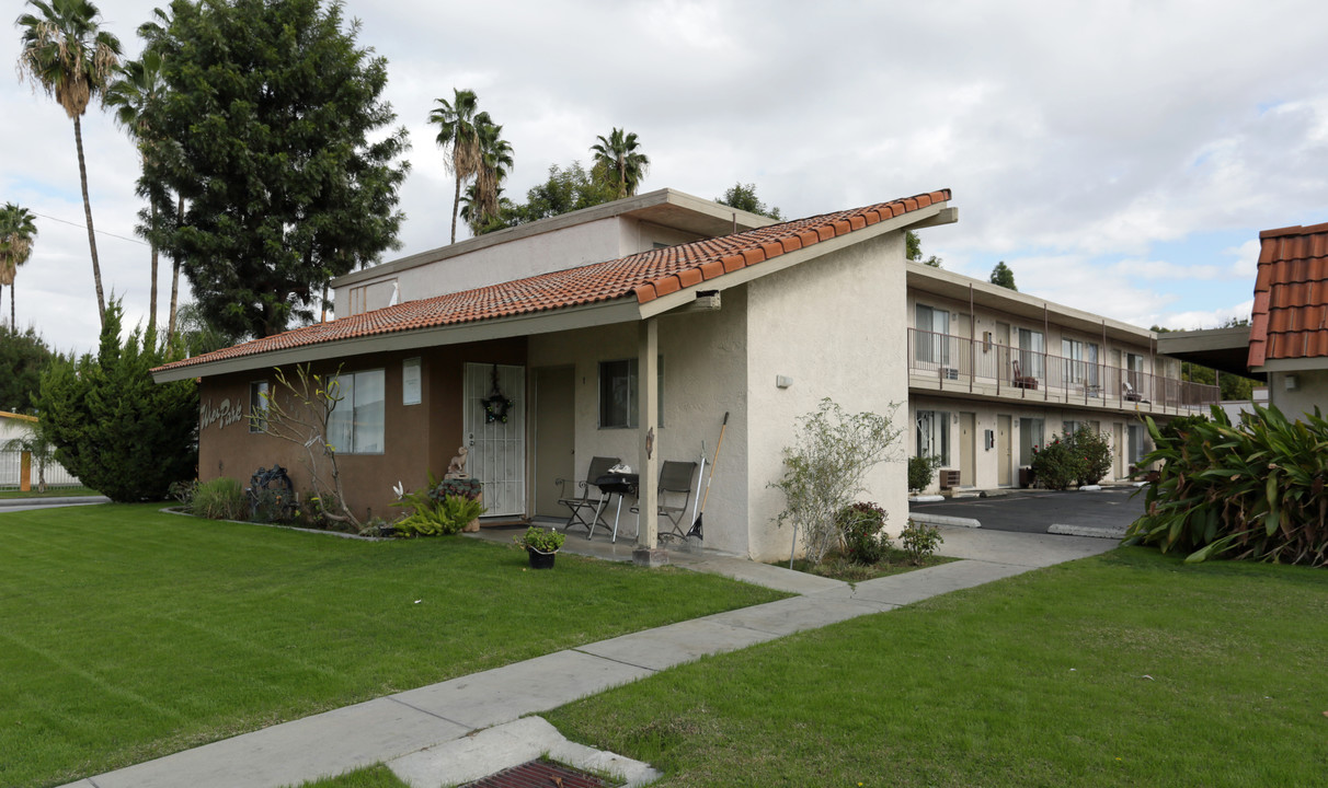 Wier Park in San Bernardino, CA - Foto de edificio