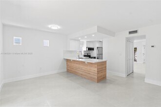 3597 SW 17th St in Miami, FL - Foto de edificio - Building Photo