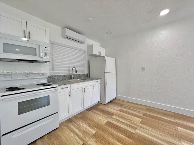 12906 NE 6th Ave-Unit -6 in North Miami, FL - Building Photo - Building Photo