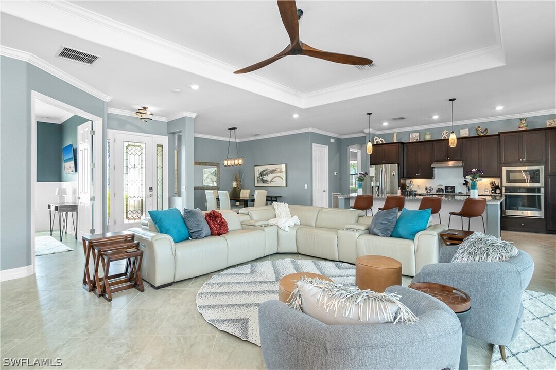 17438 Cabrini Way in Estero, FL - Foto de edificio