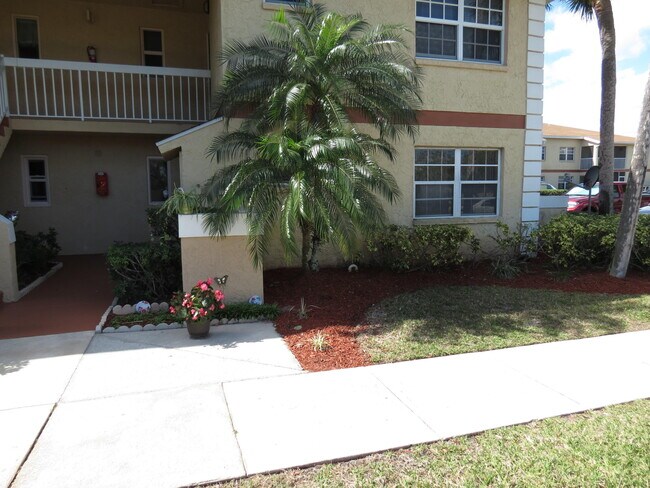 1566 SE Royal Green Cir-Unit -V-101 in Port St. Lucie, FL - Building Photo - Building Photo