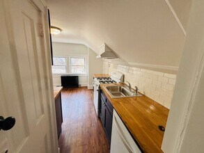 44 Continental Pl in Glen Cove, NY - Building Photo - Building Photo