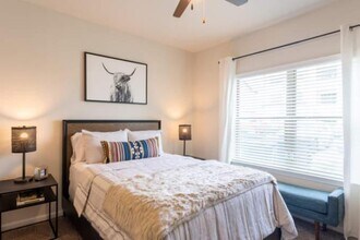 5501 Ross Rd in Austin, TX - Building Photo - Building Photo