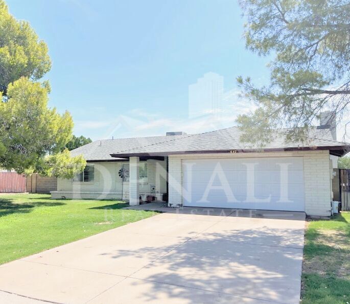 647 S Bermuda Cir in Mesa, AZ - Building Photo