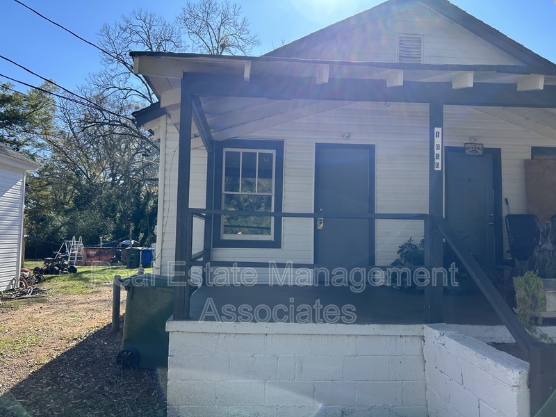 1046 W College St Ext in Griffin, GA - Building Photo