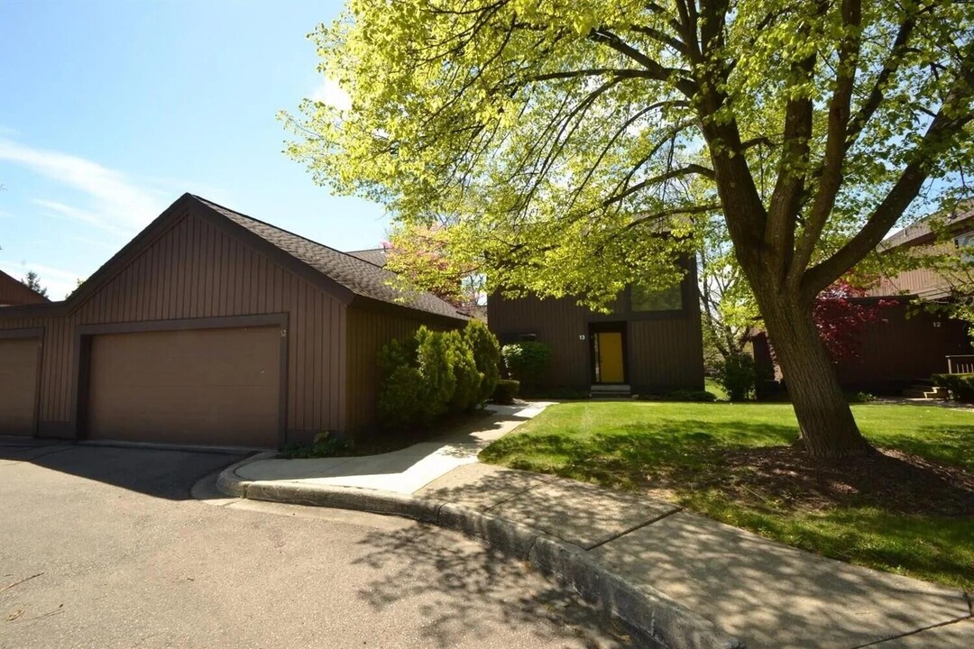 13 Northwick Ct in Ann Arbor, MI - Building Photo