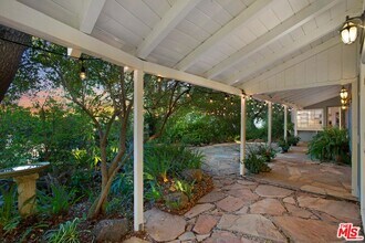 3231 Coldwater Canyon Ln in Beverly Hills, CA - Building Photo - Building Photo