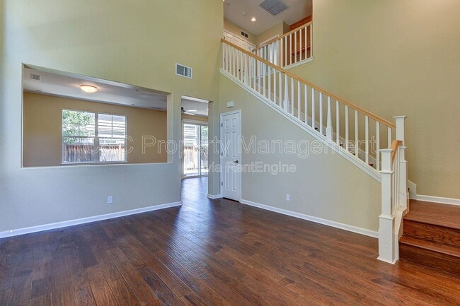 453 Tulip Ct in Brentwood, CA - Foto de edificio - Building Photo