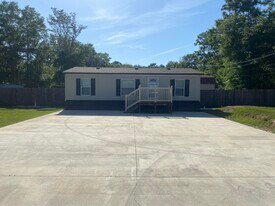 3029 Crittenden Dr in Navarre, FL - Building Photo