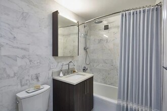 4540 Center Blvd in Queens, NY - Building Photo - Building Photo