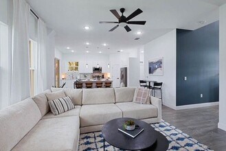 5631 Heckscher Dr in Jacksonville, FL - Foto de edificio - Building Photo