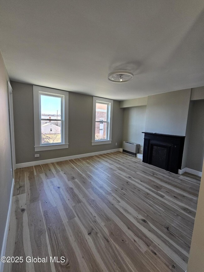 2136 4th Ave-Unit -2nd Floor in Watervliet, NY - Building Photo - Building Photo