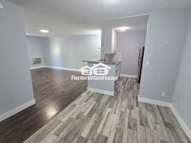 2281 S Vaughn Way in Aurora, CO - Building Photo