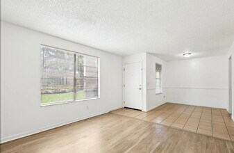 4 Bentwood Ln, Unit 1B in Orange Park, FL - Building Photo - Building Photo