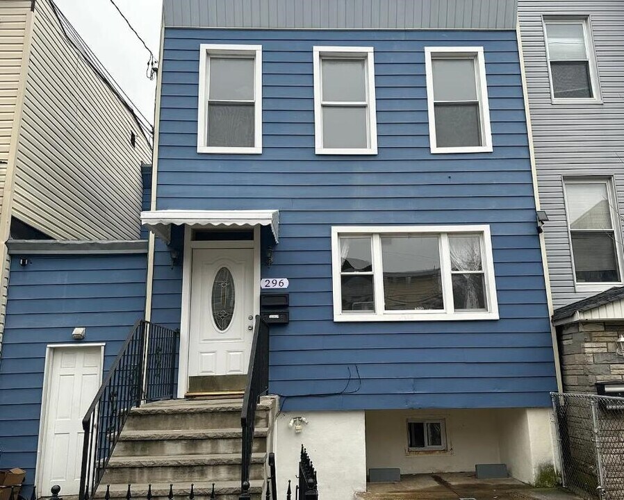 296 Webster Ave in Jersey City, NJ - Building Photo