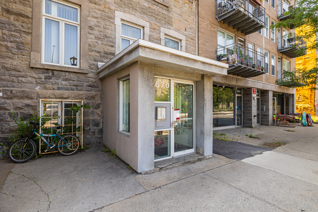 3670 Saint-Denis Rue in Montréal, QC - Building Photo