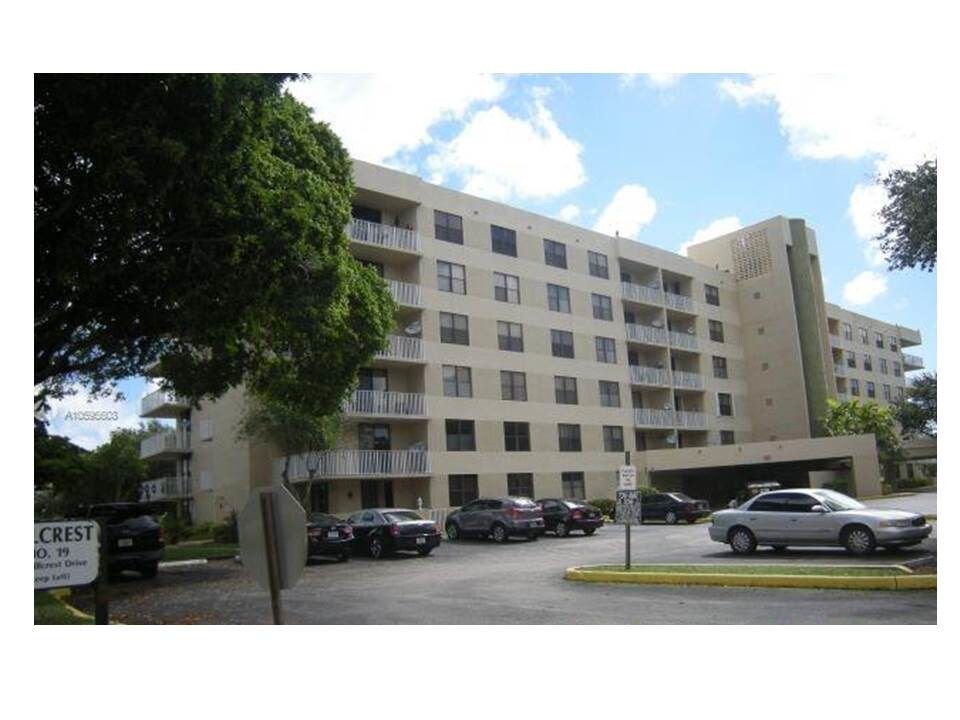 901 Hillcrest Dr in Hollywood, FL - Building Photo