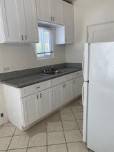 945 Hilgard Ave, Unit 205 in Los Angeles, CA - Building Photo - Building Photo