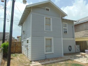 5113 Avenue O 1/2 in Galveston, TX - Building Photo - Building Photo