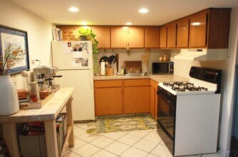 935 Lombard St, Unit 101 in Philadelphia, PA - Building Photo - Building Photo