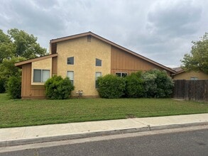 1473 E Millard Way in Dinuba, CA - Building Photo - Building Photo