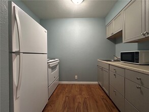 403 Park St in Springdale, AR - Building Photo - Building Photo