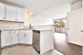 Villa Adobe Apartments in Los Angeles, CA - Building Photo - Building Photo