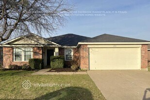 250 Pine Crest Dr in Justin, TX - Building Photo