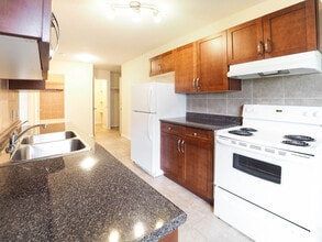Elm Tree Place in Edmonton, AB - Building Photo - Building Photo