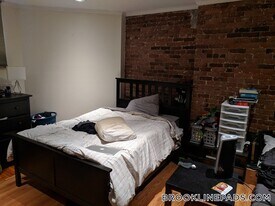 1689 Beacon St in Brookline, MA - Building Photo