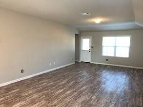 2441 Arctic Warbler in New Braunfels, TX - Building Photo - Building Photo