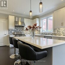 998 Wilbur Pipher Cir in Newmarket, ON - Building Photo - Building Photo