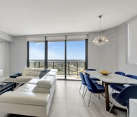 121 NE 34th St, Unit 2909 in Miami, FL - Foto de edificio - Building Photo