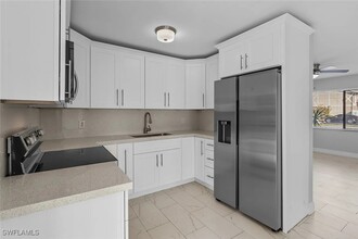 1106-1108 SE 8th Terrace in Cape Coral, FL - Foto de edificio - Building Photo