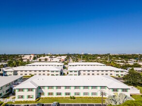 Gregorian Court Co-Ops in Fort Lauderdale, FL - Building Photo - Building Photo