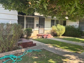 2008-2012 N Ontario St in Burbank, CA - Building Photo - Building Photo