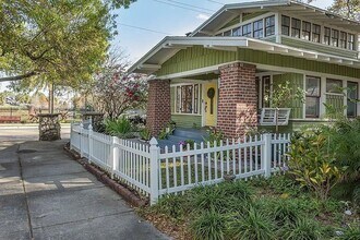 702 S Bungalow Terrace in Tampa, FL - Foto de edificio - Building Photo