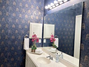 186 N Valley Oaks Cir in Spring, TX - Foto de edificio - Building Photo