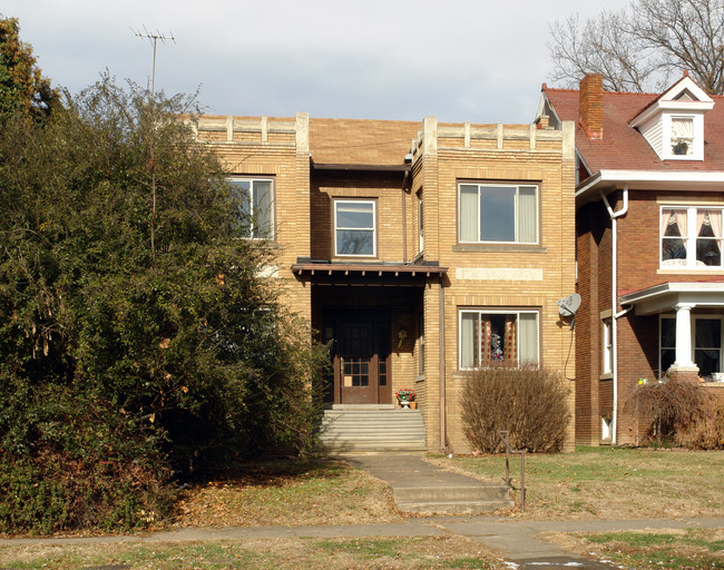 1018 12th Ave in Huntington, WV - Building Photo - Building Photo