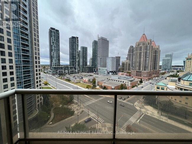 310 Burnhamthorpe Rd W in Mississauga, ON - Building Photo - Building Photo