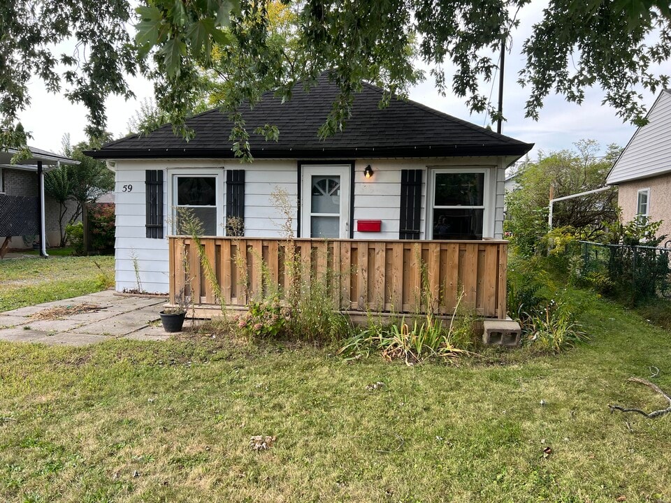 59 Melody Trl in St Catharines, ON - Building Photo
