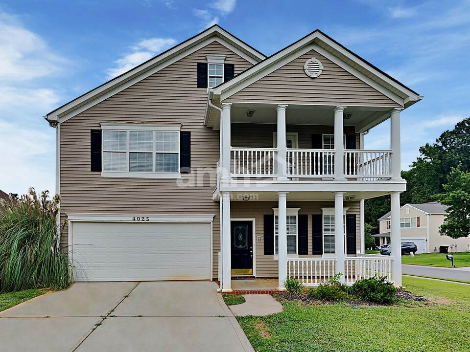 4025 Linville Falls Ln in Monroe, NC - Building Photo