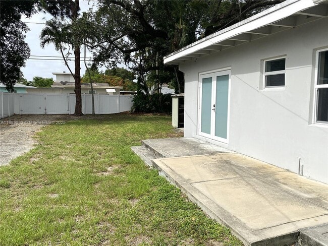 812 SW 16th Ct in Fort Lauderdale, FL - Building Photo - Building Photo