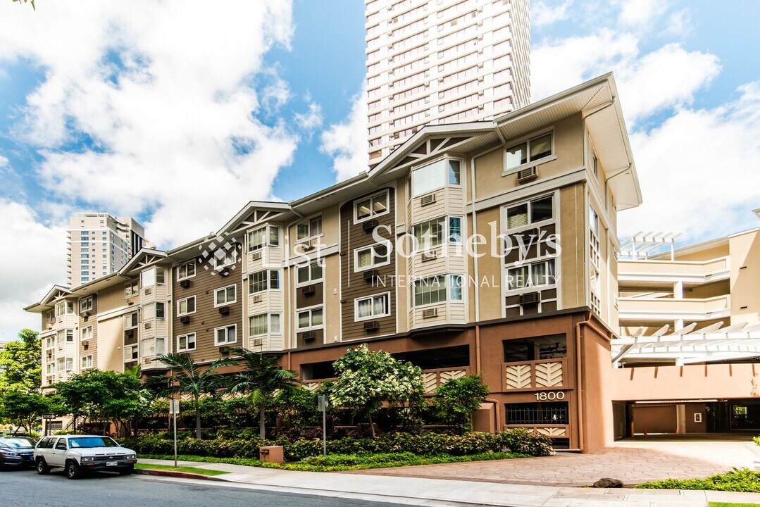 1800 Kaioo Dr in Honolulu, HI - Building Photo
