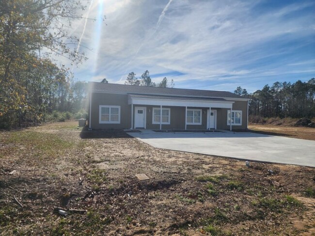 107 Azalea Rd in Glennville, GA - Foto de edificio - Building Photo
