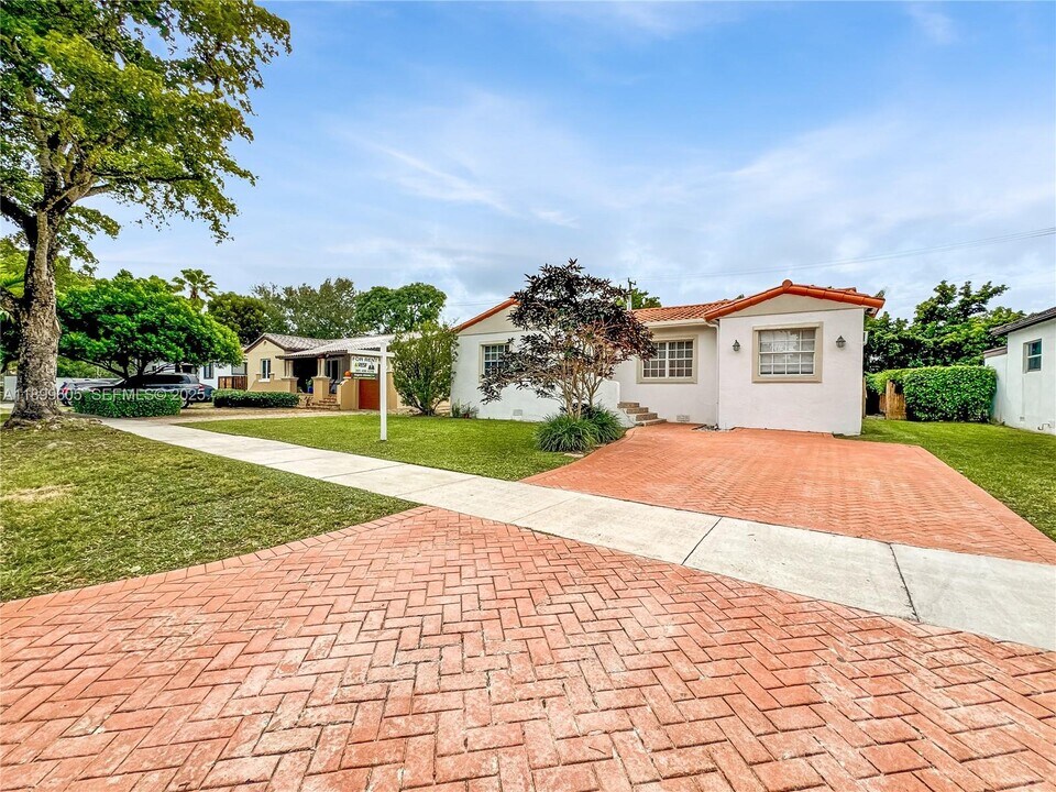 5760 SW 10th St in West Miami, FL - Building Photo