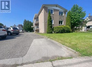 15 John St in St Catharines, ON - Building Photo - Building Photo