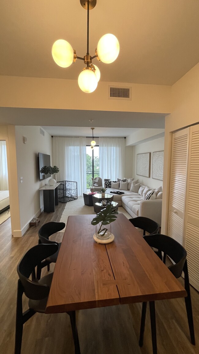 208 SE 1st Ter, Unit A2 in Dania Beach, FL - Foto de edificio - Building Photo